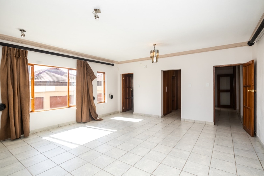 5 Bedroom Property for Sale in Birdwood Estate North West